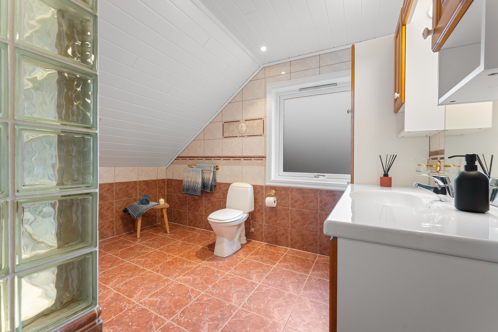 Bad i loftsetasjen Galleribilde