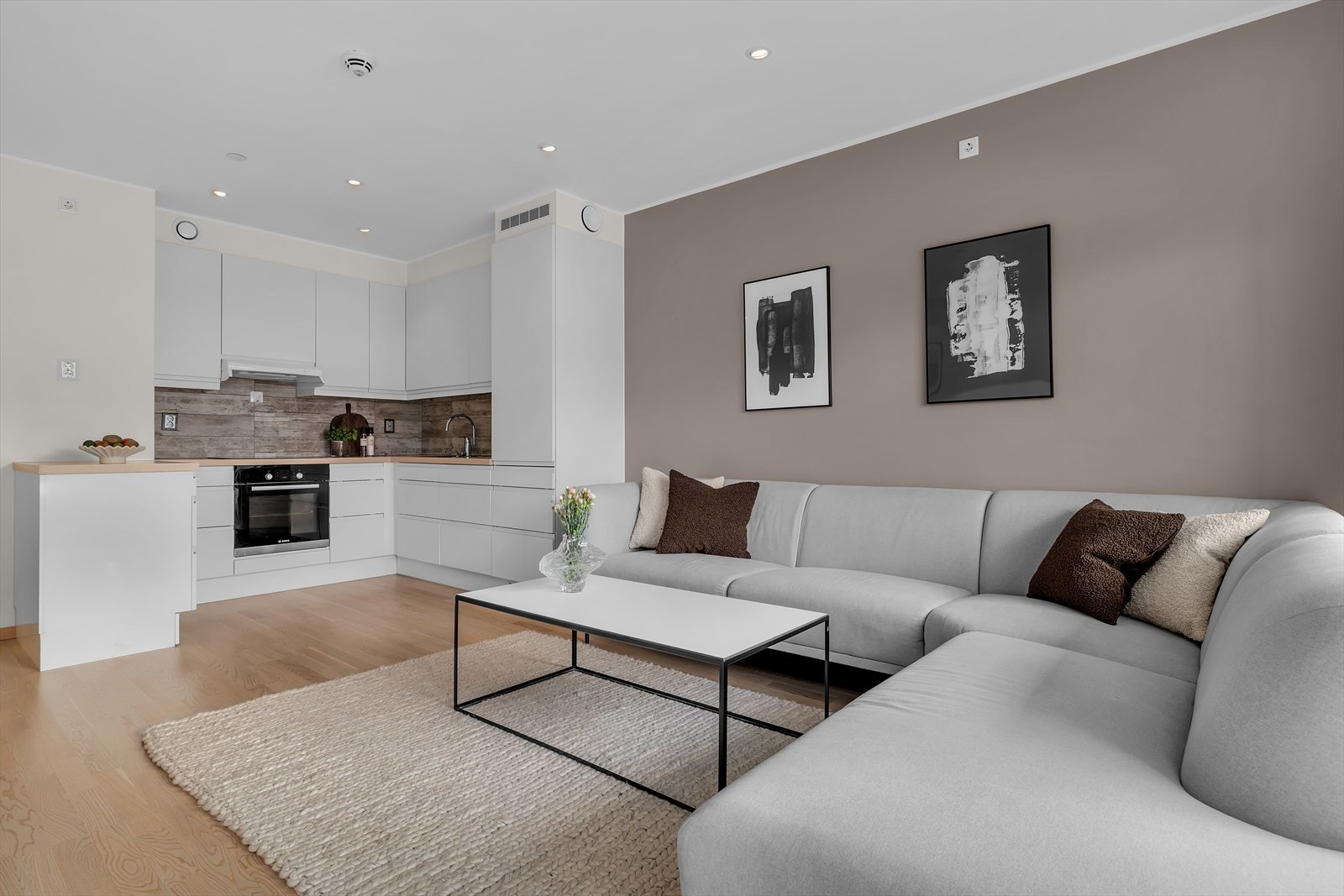 Velkommen til Strandvegen 102D presentert av Marie Traasdahl Hansen v/ Hjem Eiendomsmegling Galleribilde