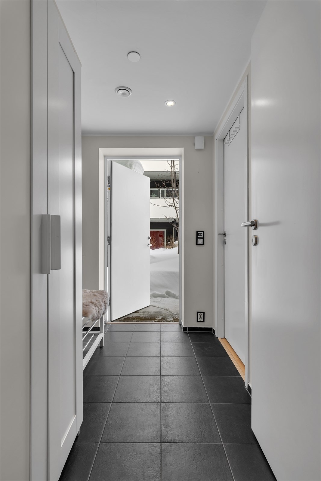 Varme i gulv i entré Galleribilde