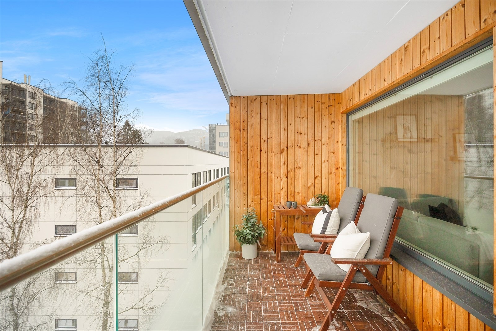 Fra stuen er det utgang til en nordvestvendt balkong på ca. 7 kvm Galleribilde