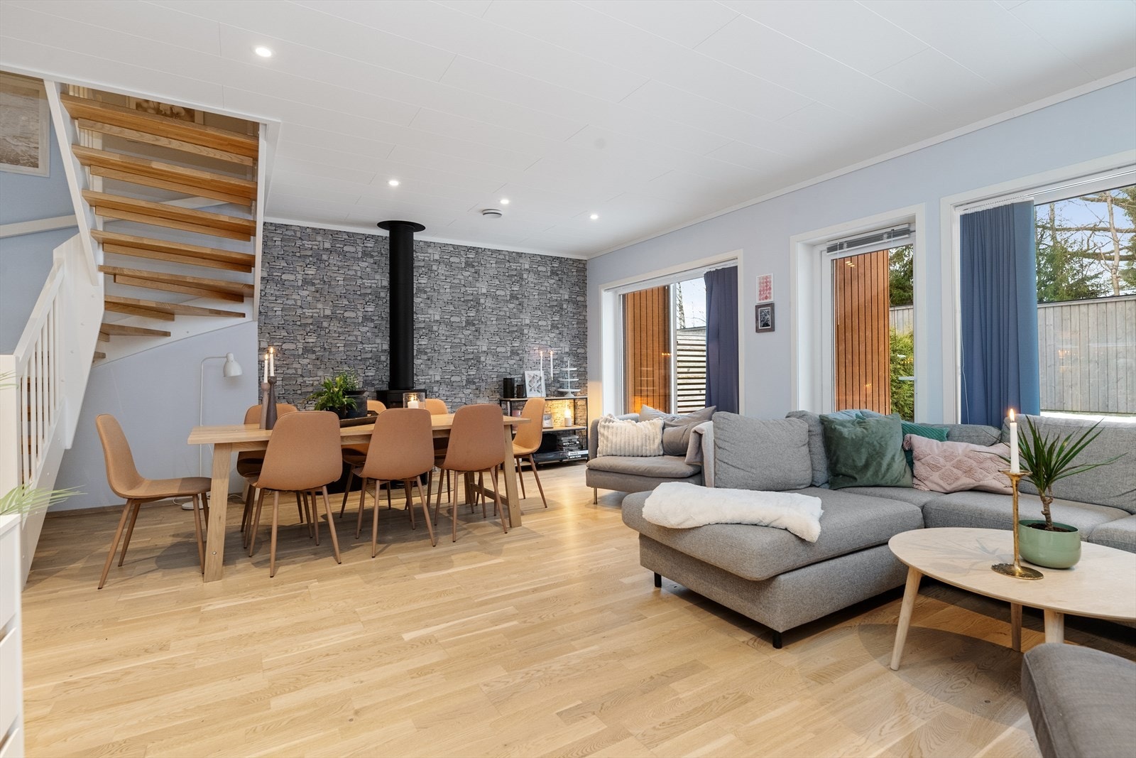 Eiendomsmegler Espen Thoresen presenterer Strømdaljordet 44! Foto: Inbovi Galleribilde