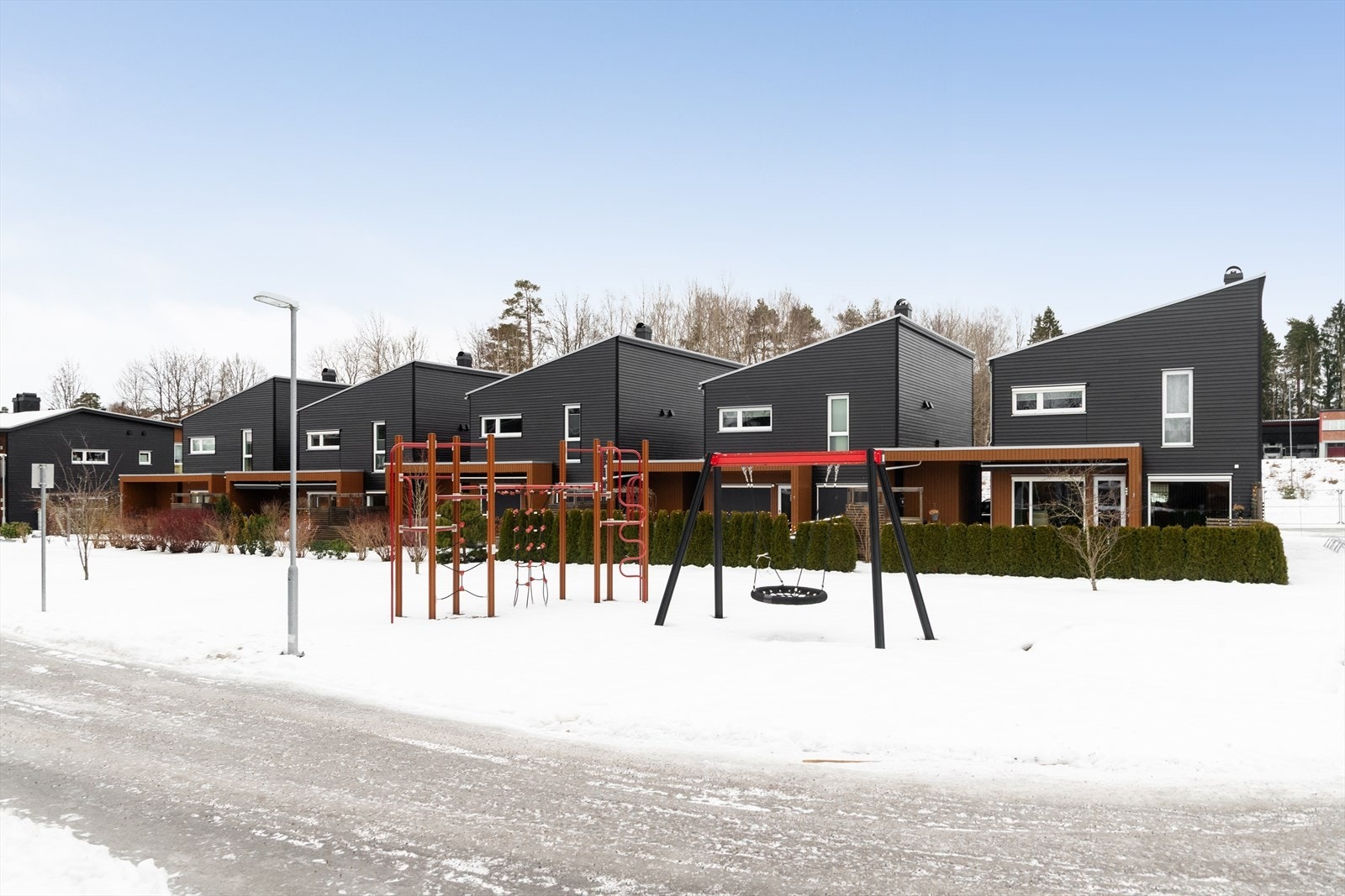 Det er også opparbeidet lekeplass med sittegrupper for sosialt samvær. Galleribilde