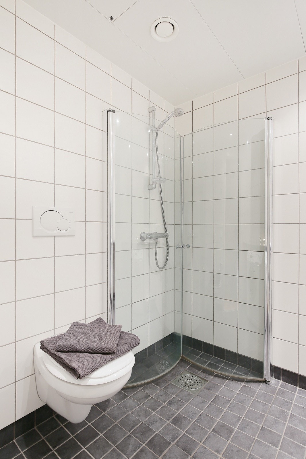 Pent flislagt bad med varmekabler. Galleribilde