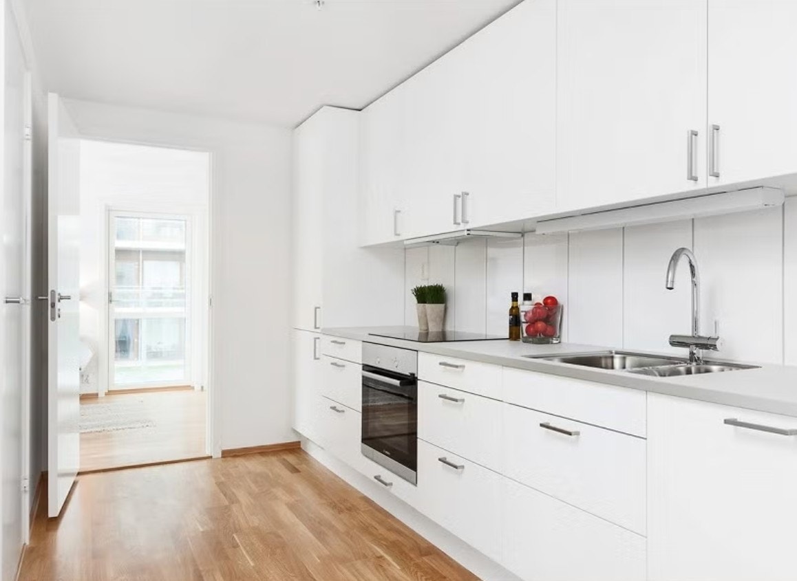 Kjøkken med integrerte hvitevarer Galleribilde