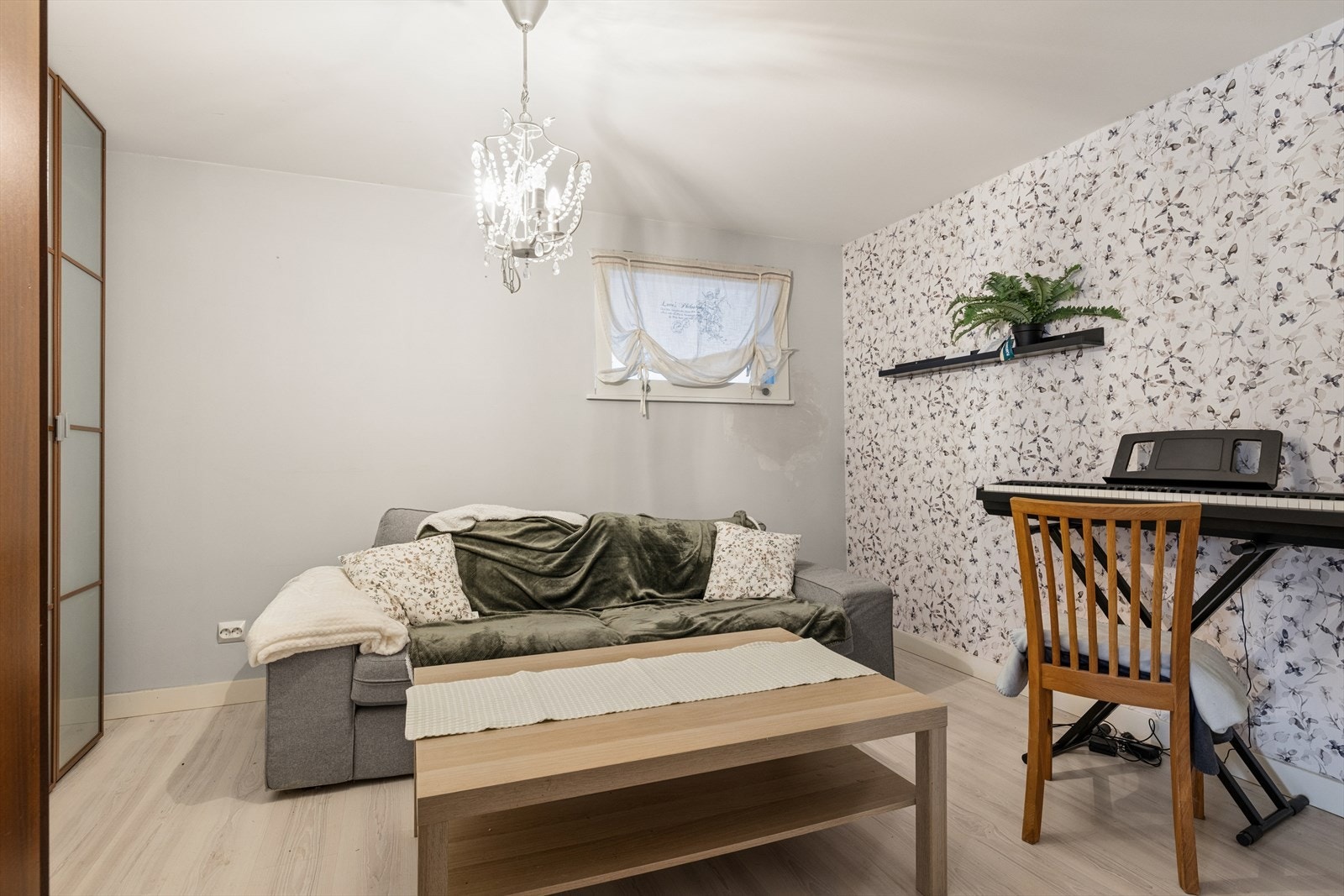 Stue i underetasjen som står oppført som soverom på tegningene Galleribilde