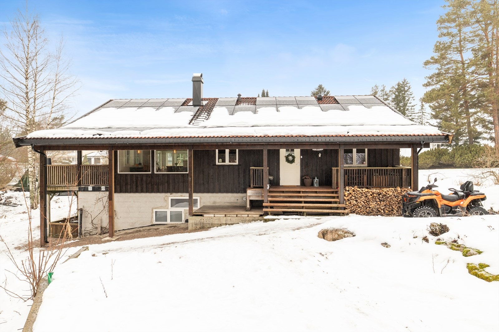 Det er montert solceller på taket Galleribilde