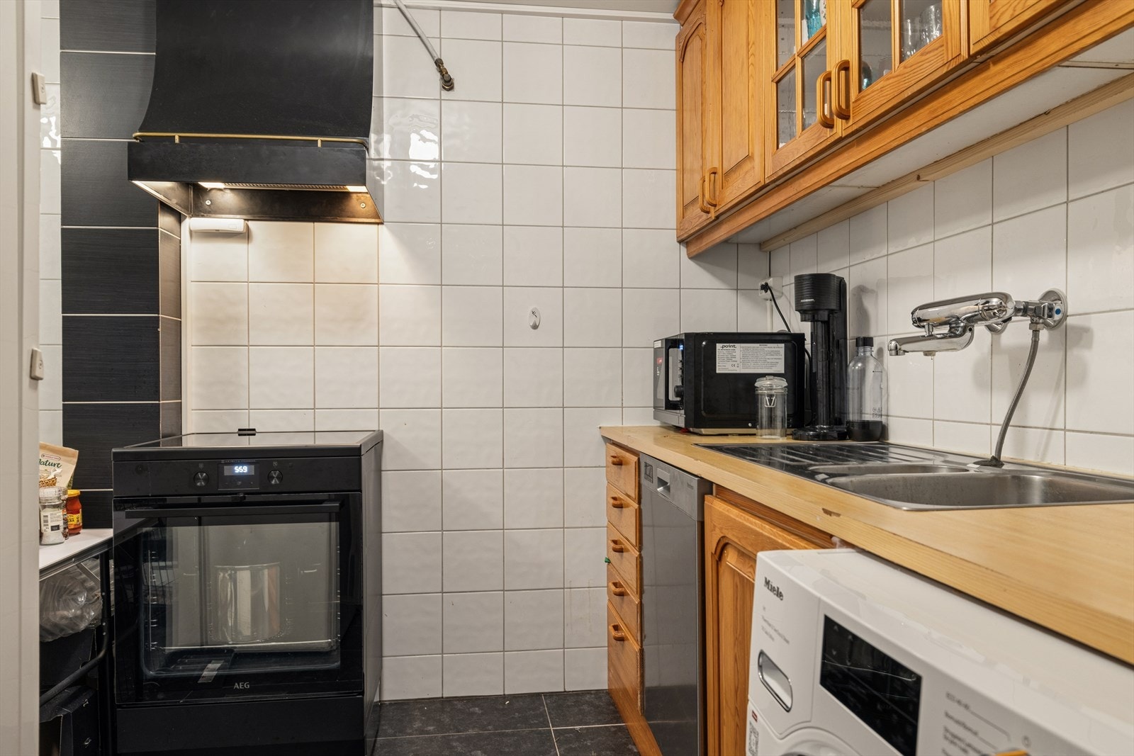 Kjøkken i utleid del. Oppvaskmaskinen og
kjøleskap medfølger Galleribilde