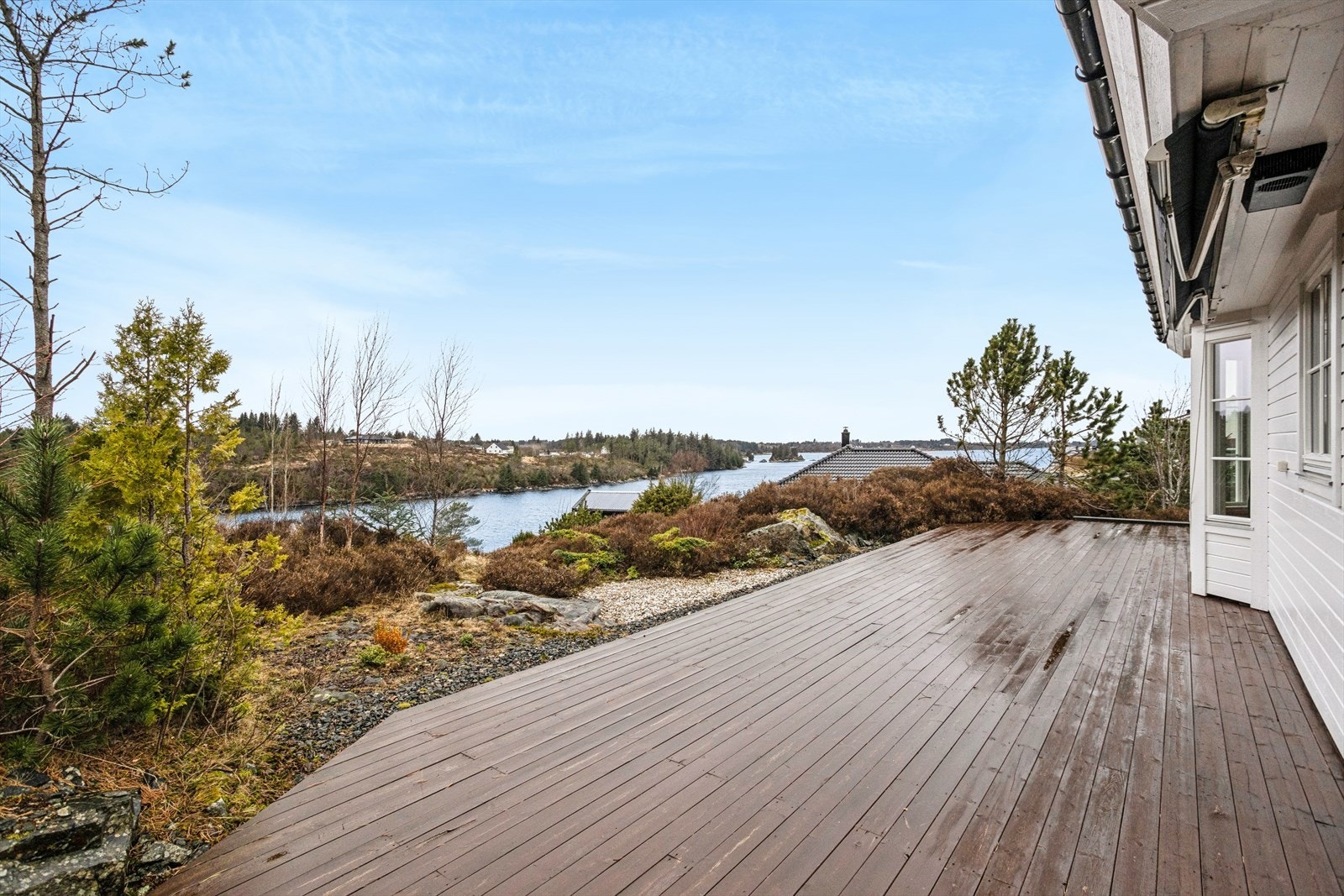 Fra spisestuen har du også direkte utgang til terrassen Galleribilde