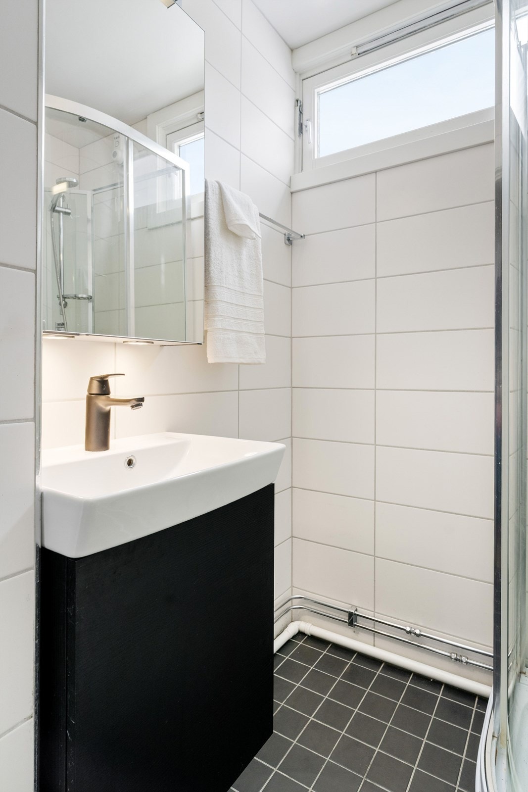 Vasken på badet er byttet i 2022. Galleribilde