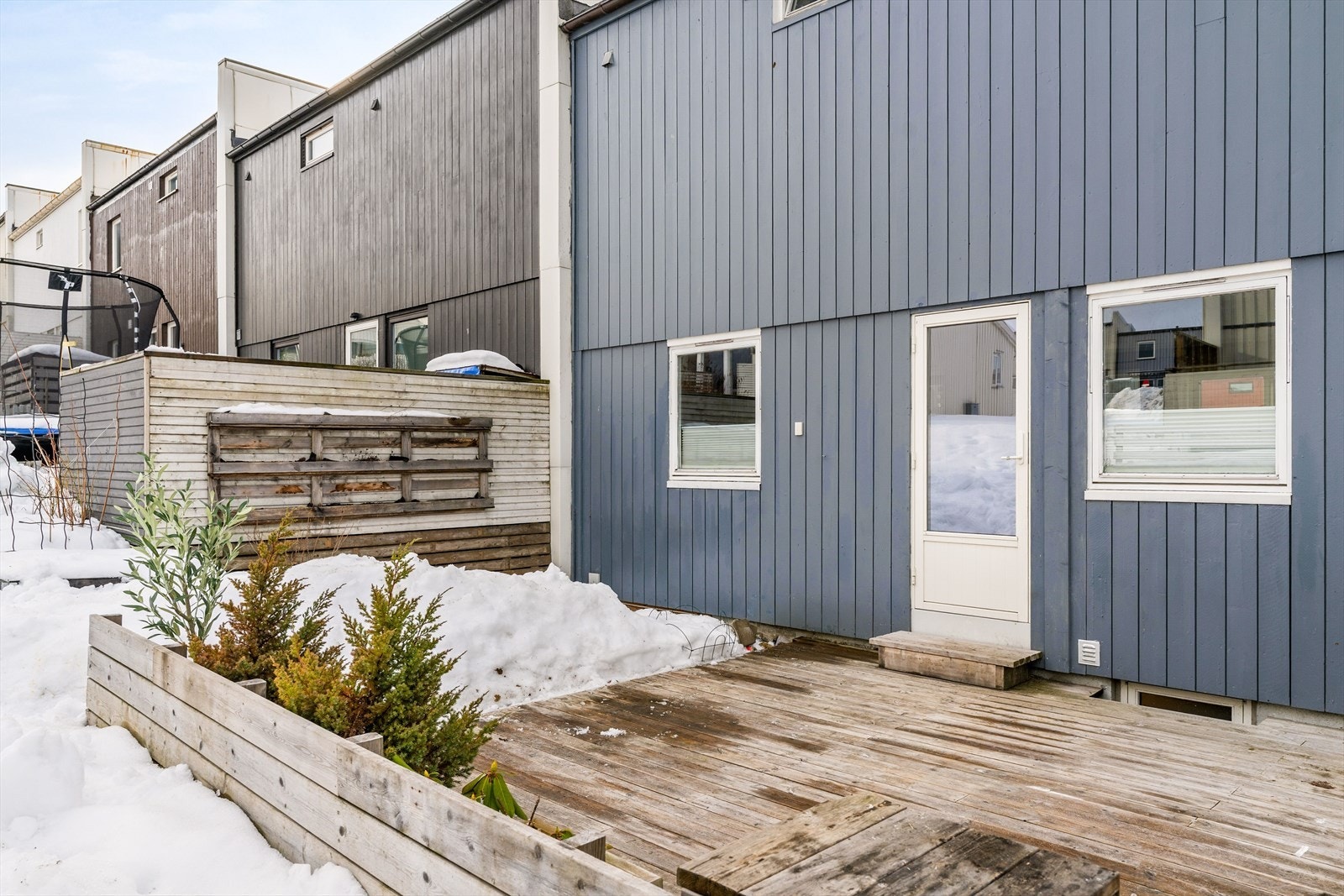 Fra kjøkkenet er det utgang til en østvendt terrasse på 20 kvm med herlig morgen- og formiddagssol. Galleribilde