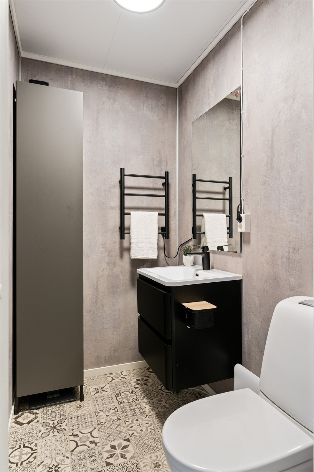 Moderne og separat toalettrom fra 2019 iflg. tidligere salgsoppgave. Galleribilde