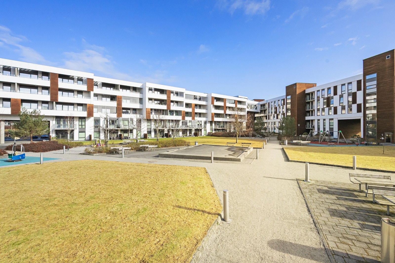 Borettslaget har pent opparbeidede fellesområder. Galleribilde