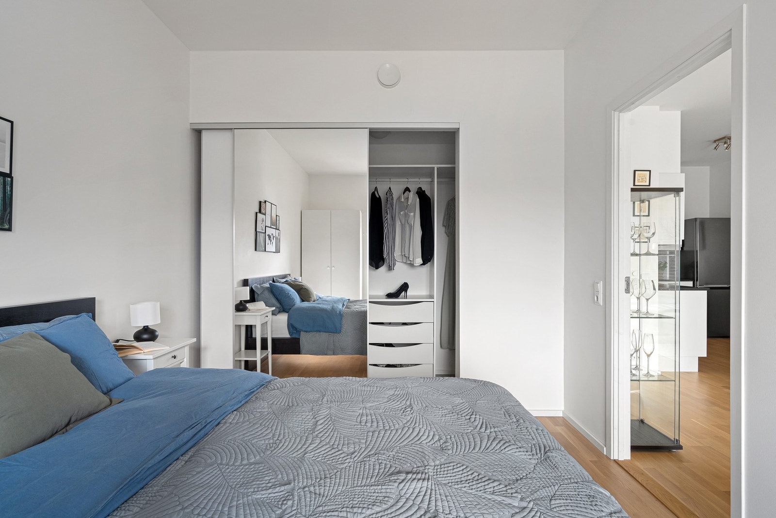 Direkte adkomst til walk-in closet, en løsning mange verdsetter høyt. Galleribilde