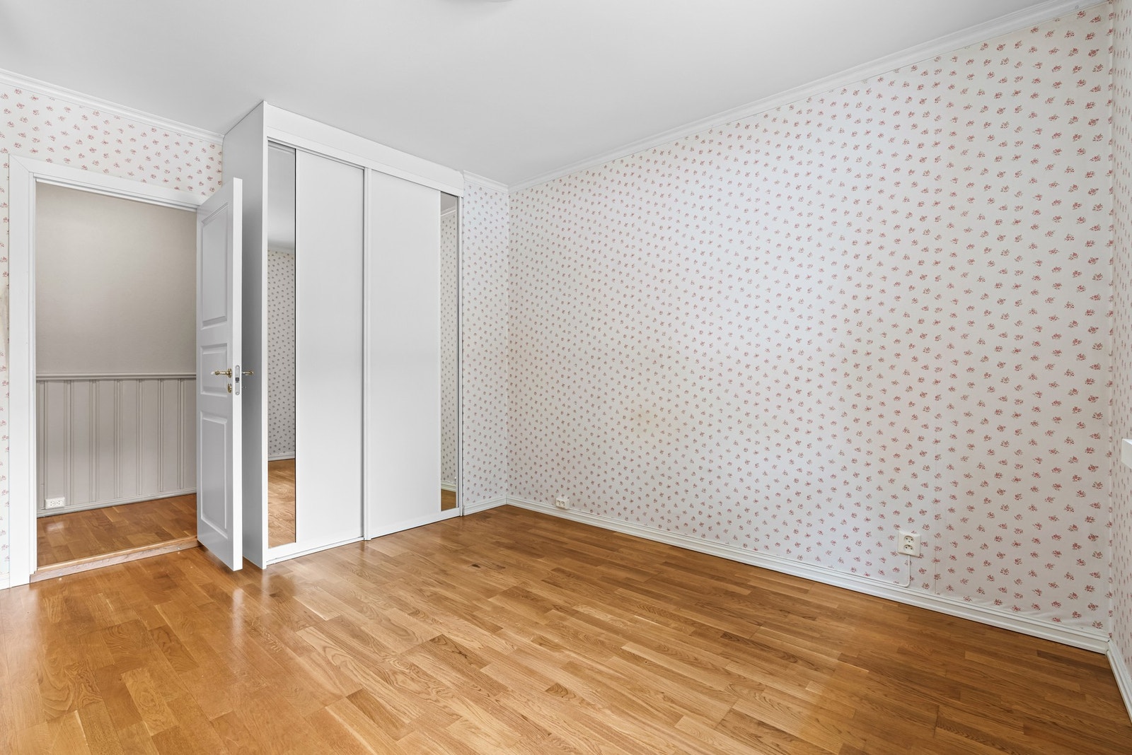 Leiligheten har for øvrig lagringsplass i både loft og kjellerbod på tilsammen 10 kvm. Galleribilde