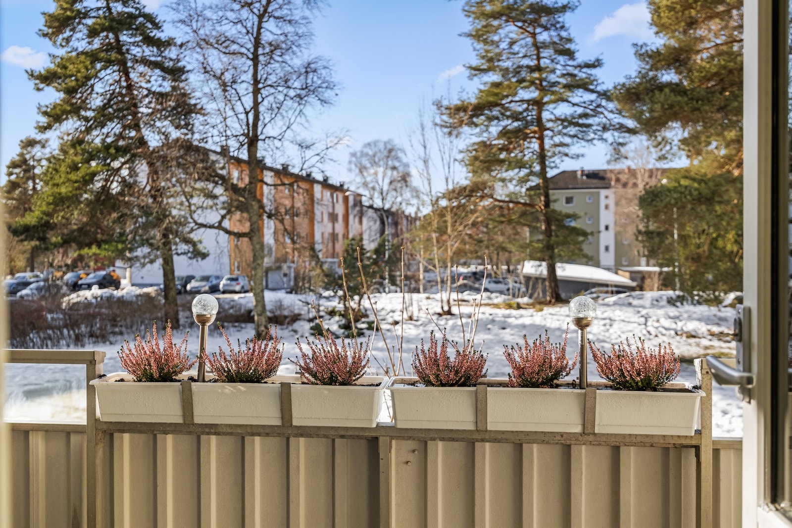 Usjenert beliggenhet og grønt utsyn. Galleribilde