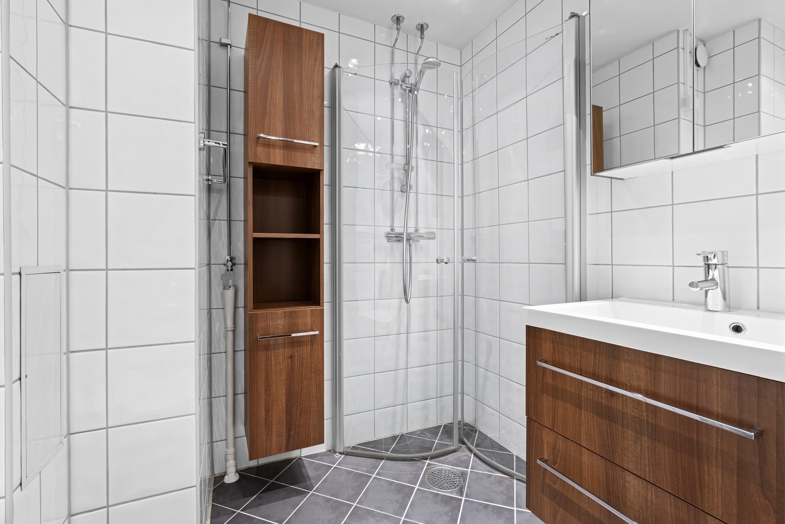 Badet ble rehabilitert i regi av borettslaget i 2009, og fremstår som velholdt og pent. Galleribilde