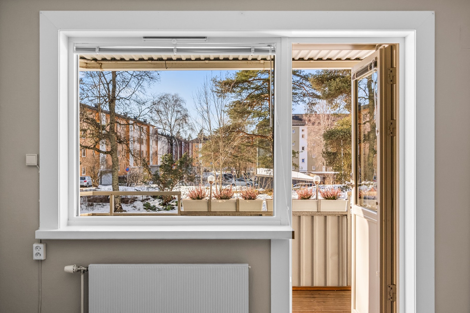 Nye vinduer og balkongdør skiftet i regi av borettslaget i 2019/20. Galleribilde