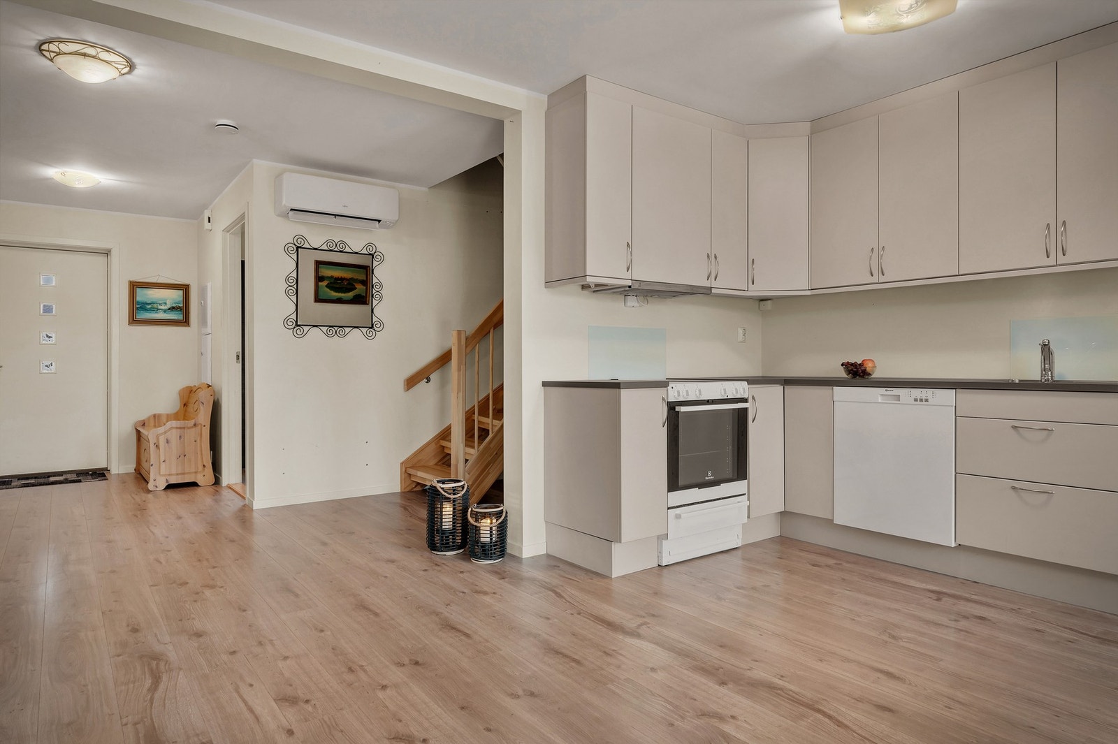 - Boligen har gjennomgående høyt tak - Galleribilde