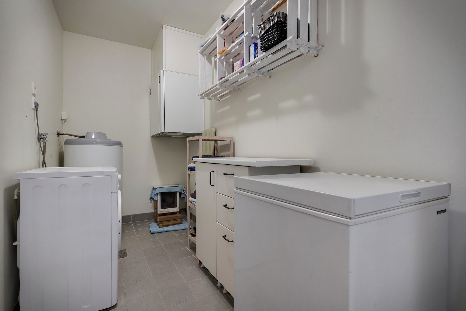 - Praktisk vaskerom på 5,4 m² med opplegg for vaskemaskin og god arbeidsplass - Galleribilde