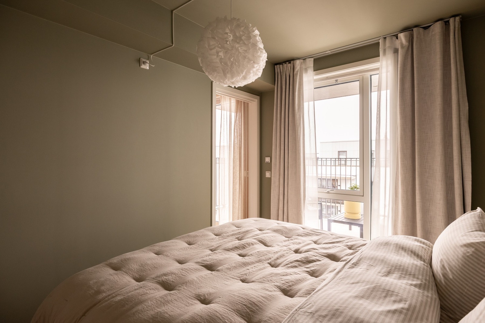 I likhet med stuen så har du også her, vinduer fra gulv til himling og mye naturlig lys. Galleribilde