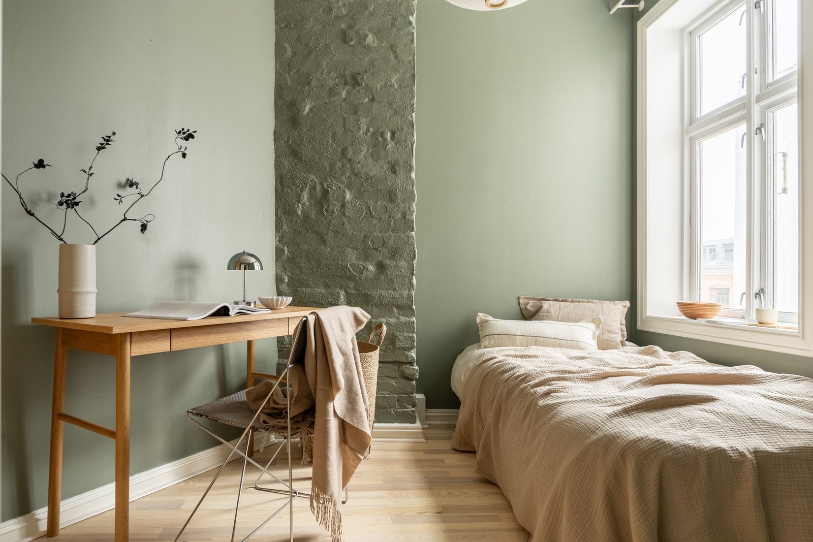 Et ekstra soverommet er lyst og trivelig med innebygd skap. Galleribilde