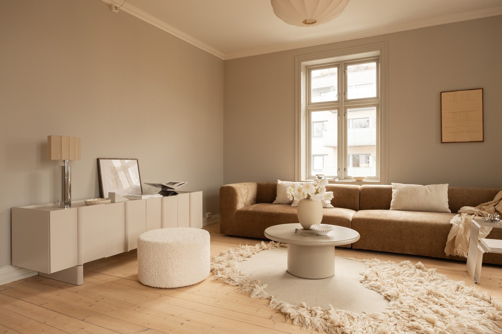 Leiligheten kombinerer effektiv planløsning, klassiske detaljer og en tilbaketrukket beliggenhet. Galleribilde