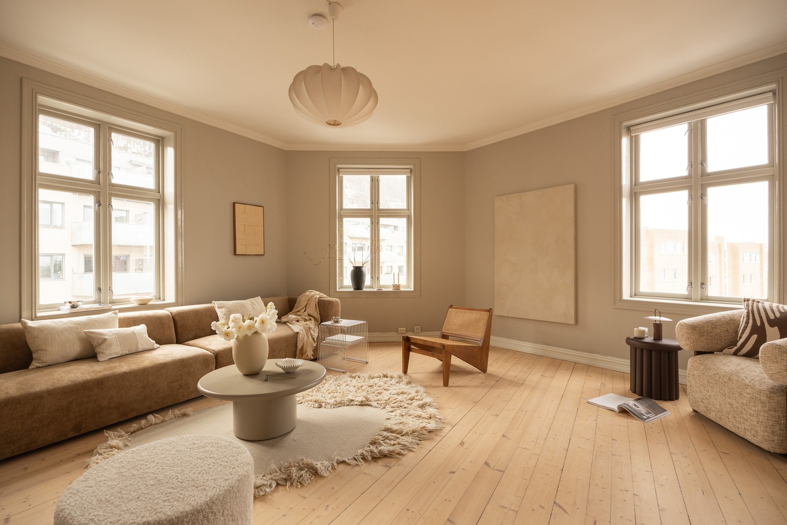 Sjelfull drømmeleilighet med svært ettertraktet beliggenhet midt i Gamlebyen. Galleribilde