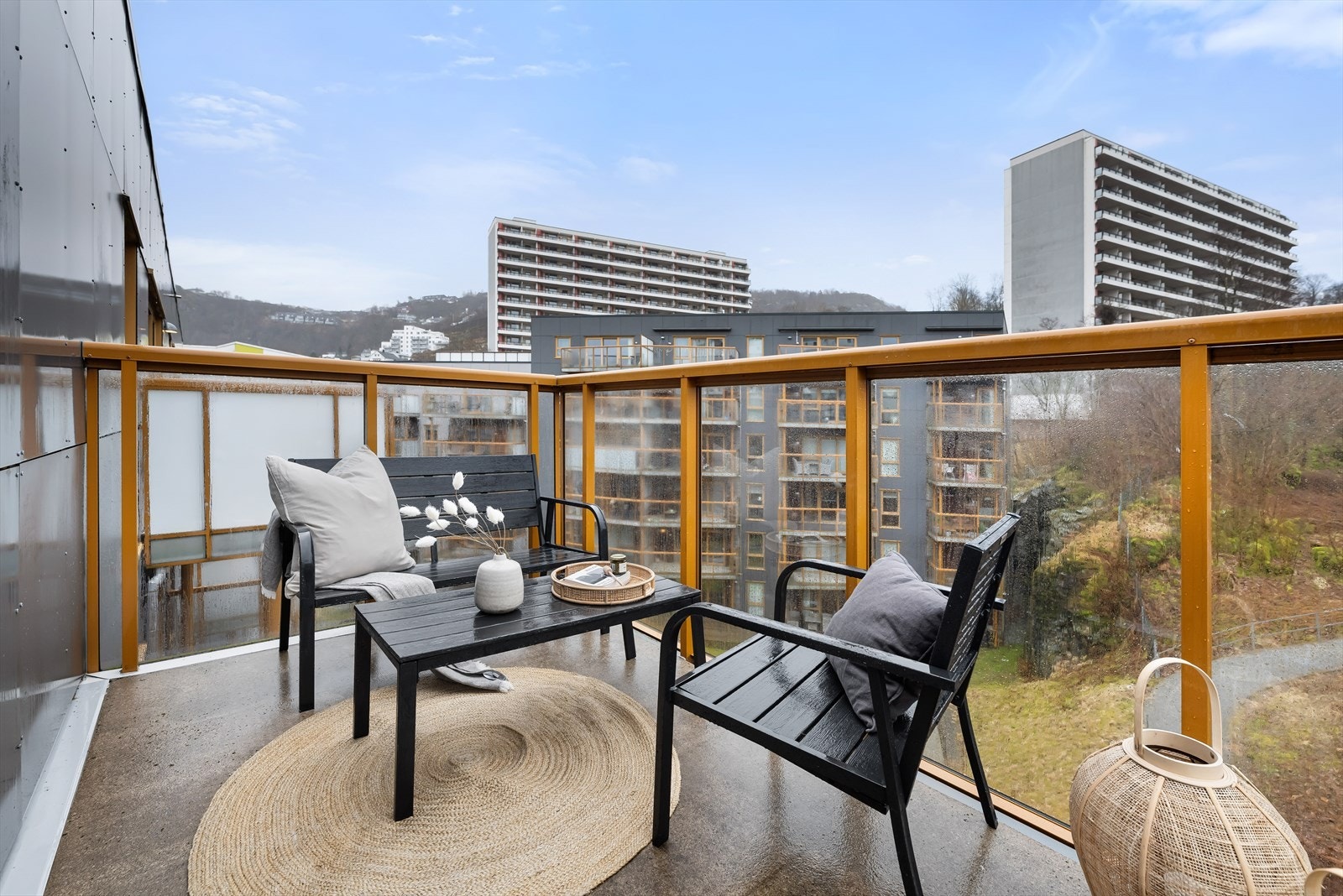 En flott to-roms selveierleilighet med egen balkong, garasjeplass og ekstern bod! Galleribilde