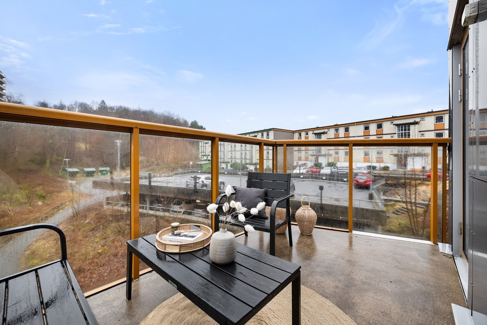 Trivelig balkong på 6 m² med plass til en sittegruppe i tillegg til annen ønsket innredning. Galleribilde