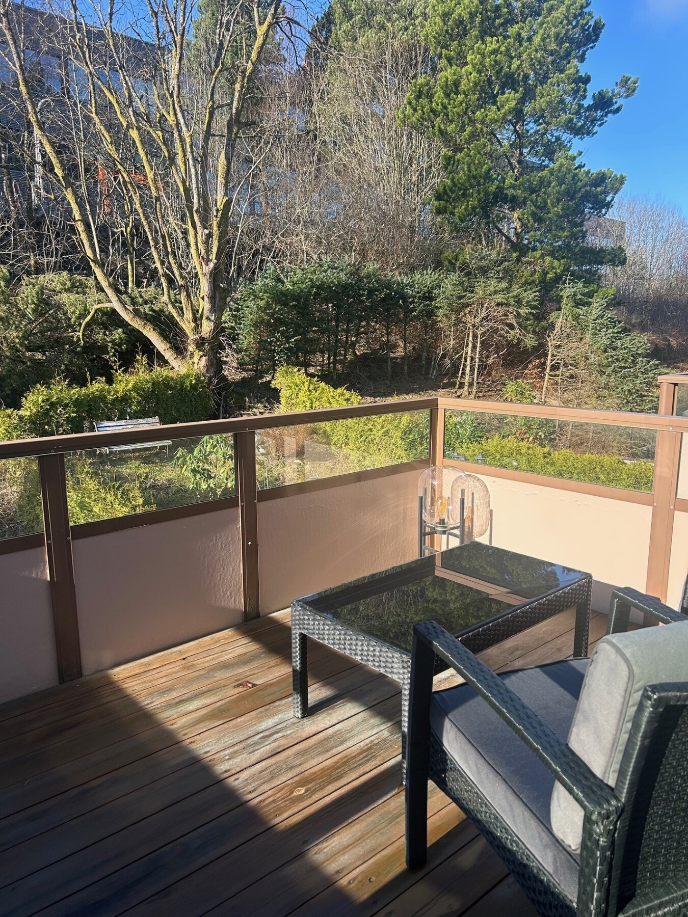 Et bilde av balkongen på en solskinnsdag Galleribilde