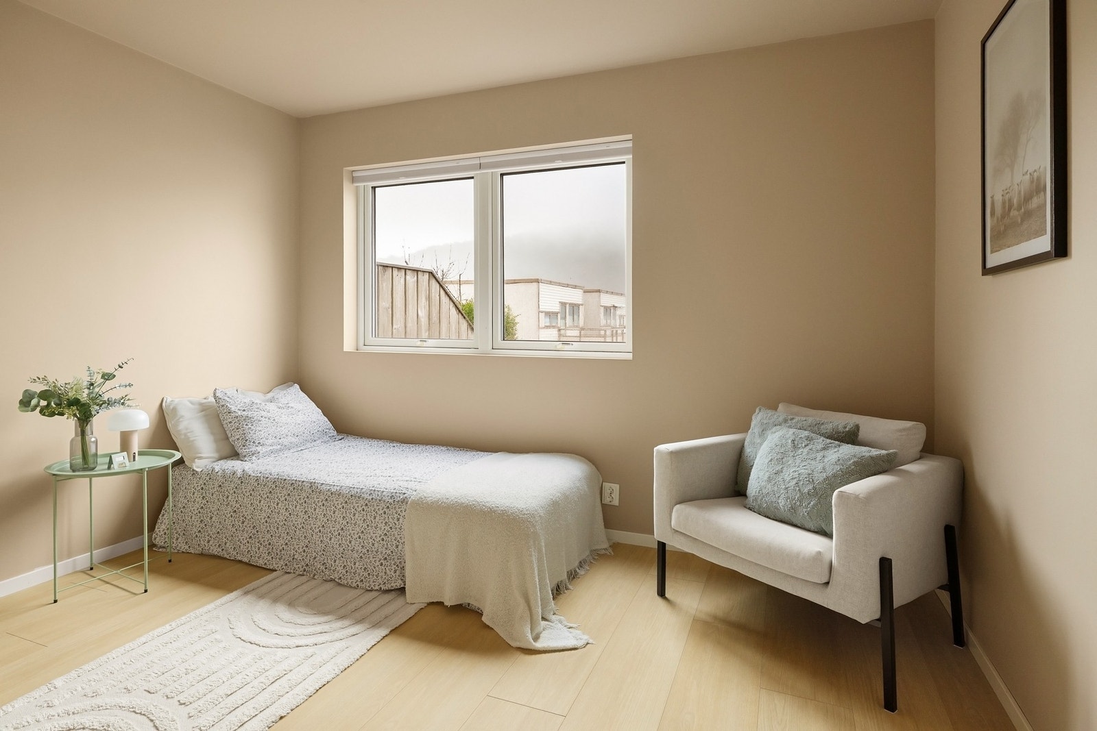 Boligens tre soverom måler 7,83m², 11,98m² og 13,36m² Galleribilde