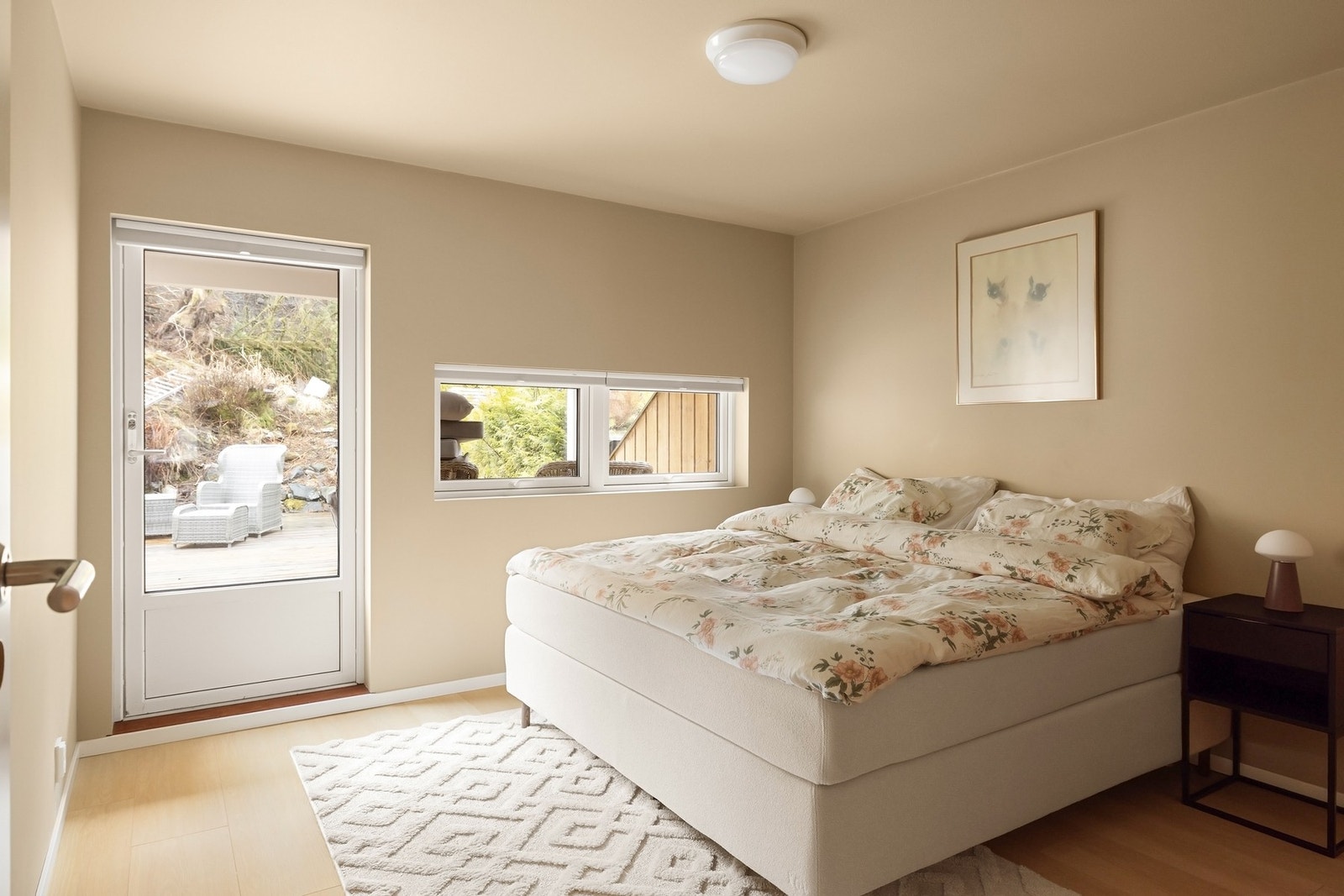 Hovedsoverommet ligger vendt mot rolige omgivelser på baksiden av huset Galleribilde