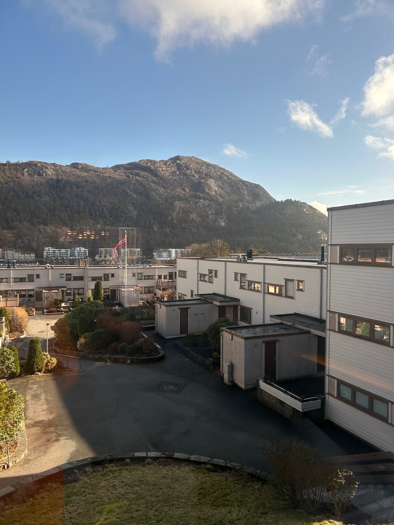 Fra boligen er det kort avstand til flere turmuligheter, som bla. Lyderhorn Galleribilde