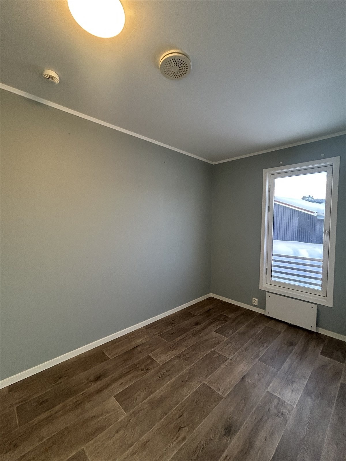 Soverommet innenfor stuen er på ca. 8 m2 Galleribilde