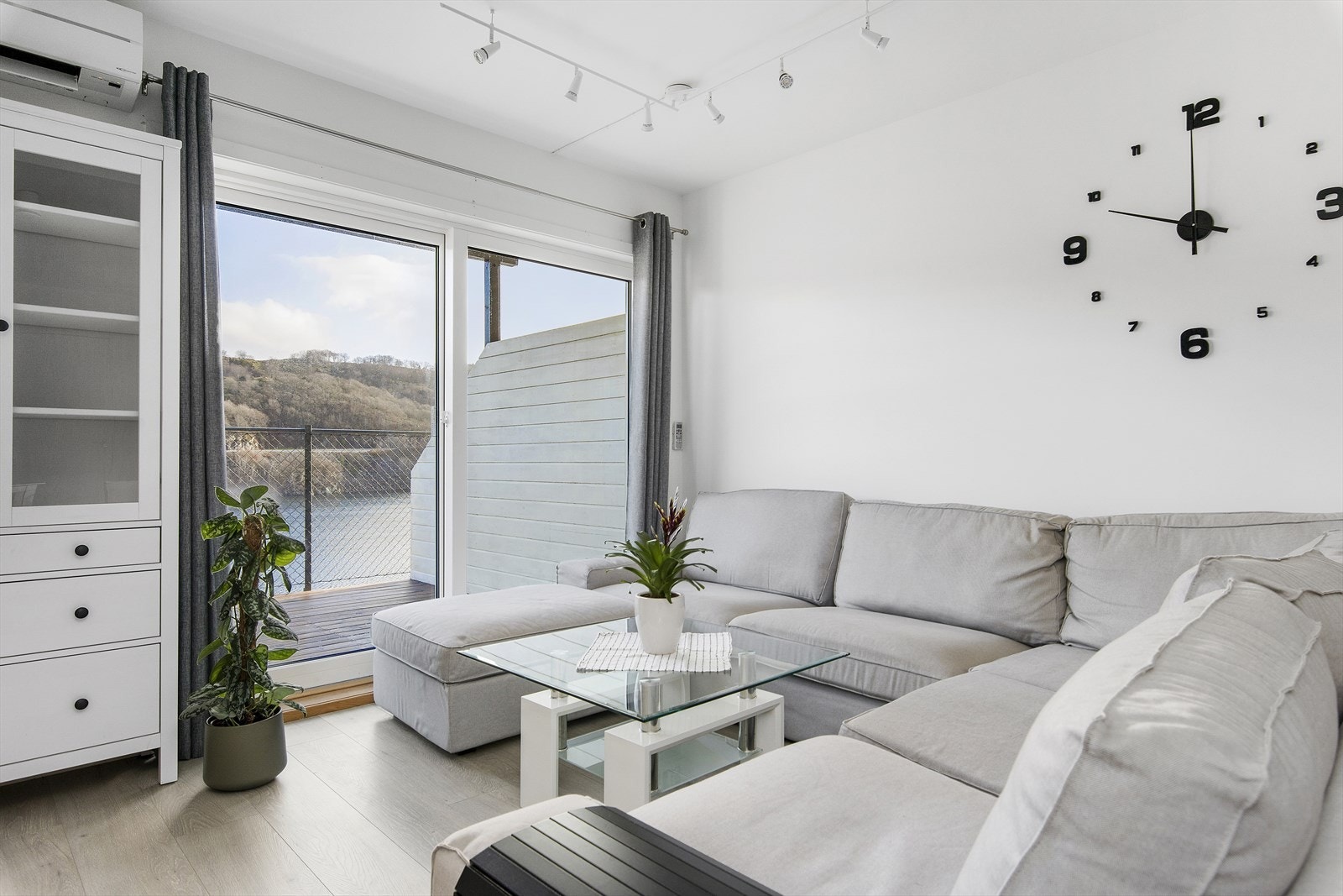 Sofakrok med fin utsikt over Lygrefjorden Galleribilde