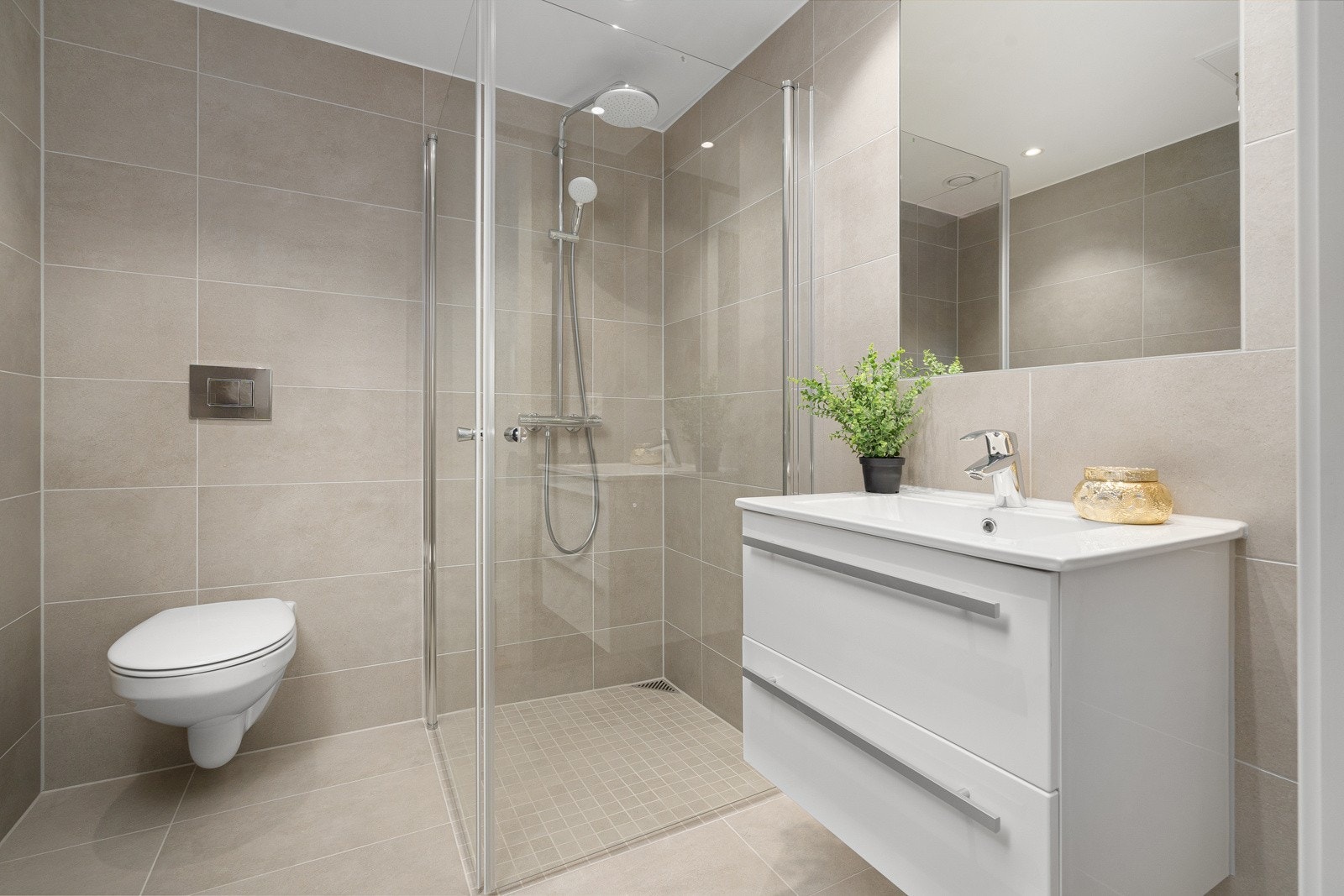 Badet har innbydende innredning og tidsriktig fargevalg Galleribilde