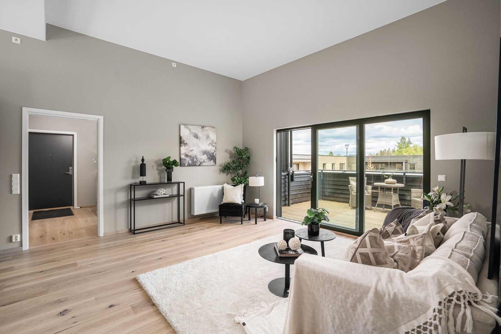 Legg merke til den generøse tahøyden som er over 3 meter på sitt høyeste Galleribilde