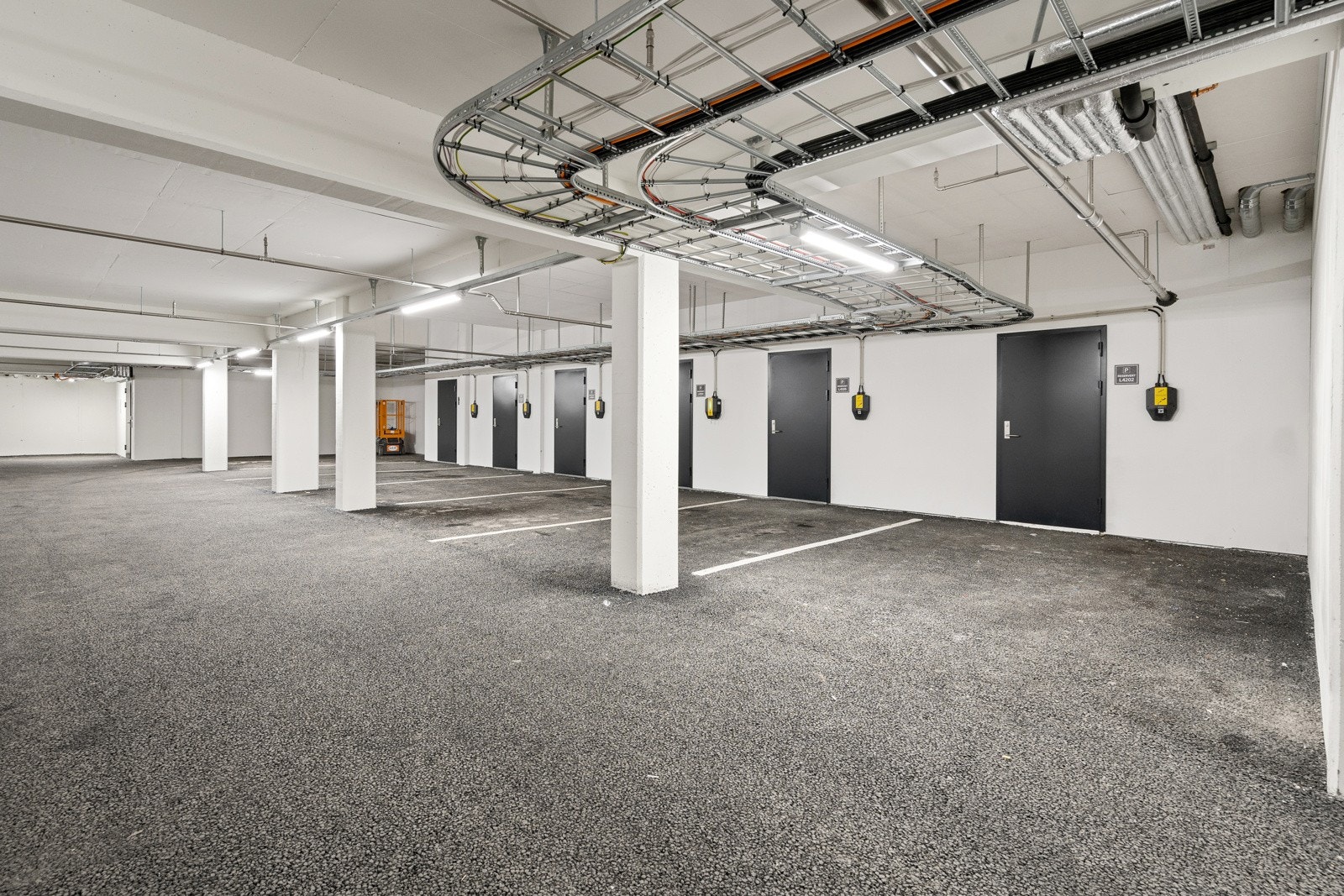 Med leiligheten følger det med en garasjeplass med lader, samt bod i bakkant Galleribilde