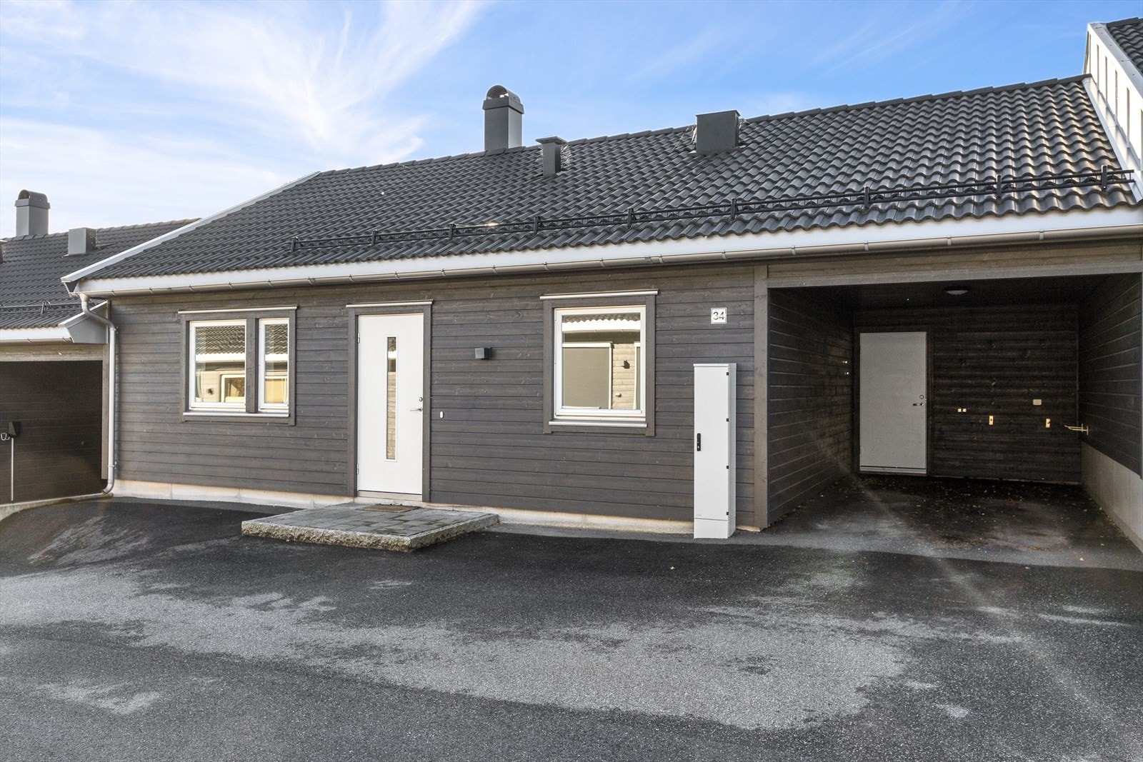 Inngangsparti med morgensol Galleribilde