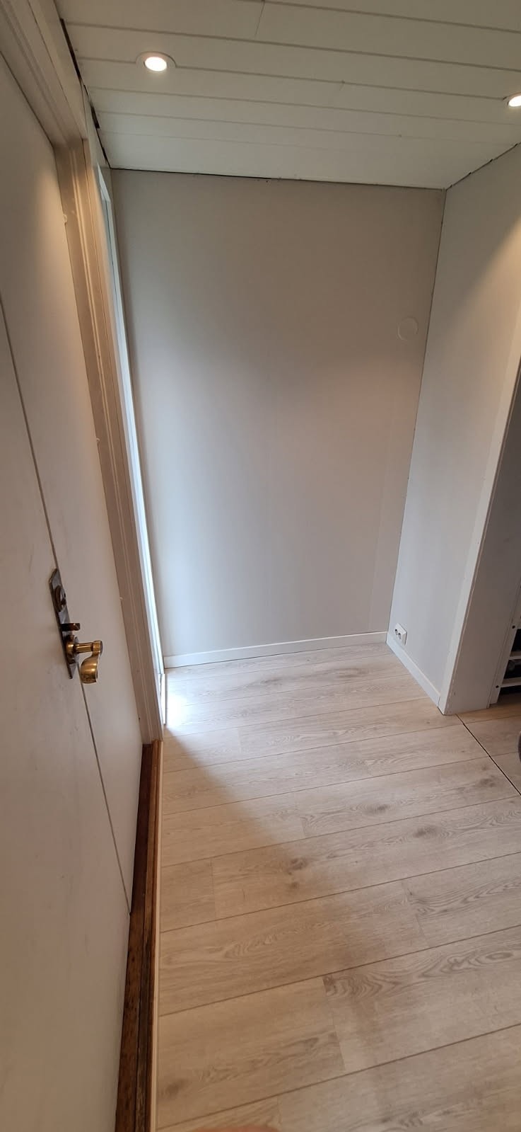 Nylig oppusset inngangsparti med varmematter i gulv. Galleribilde