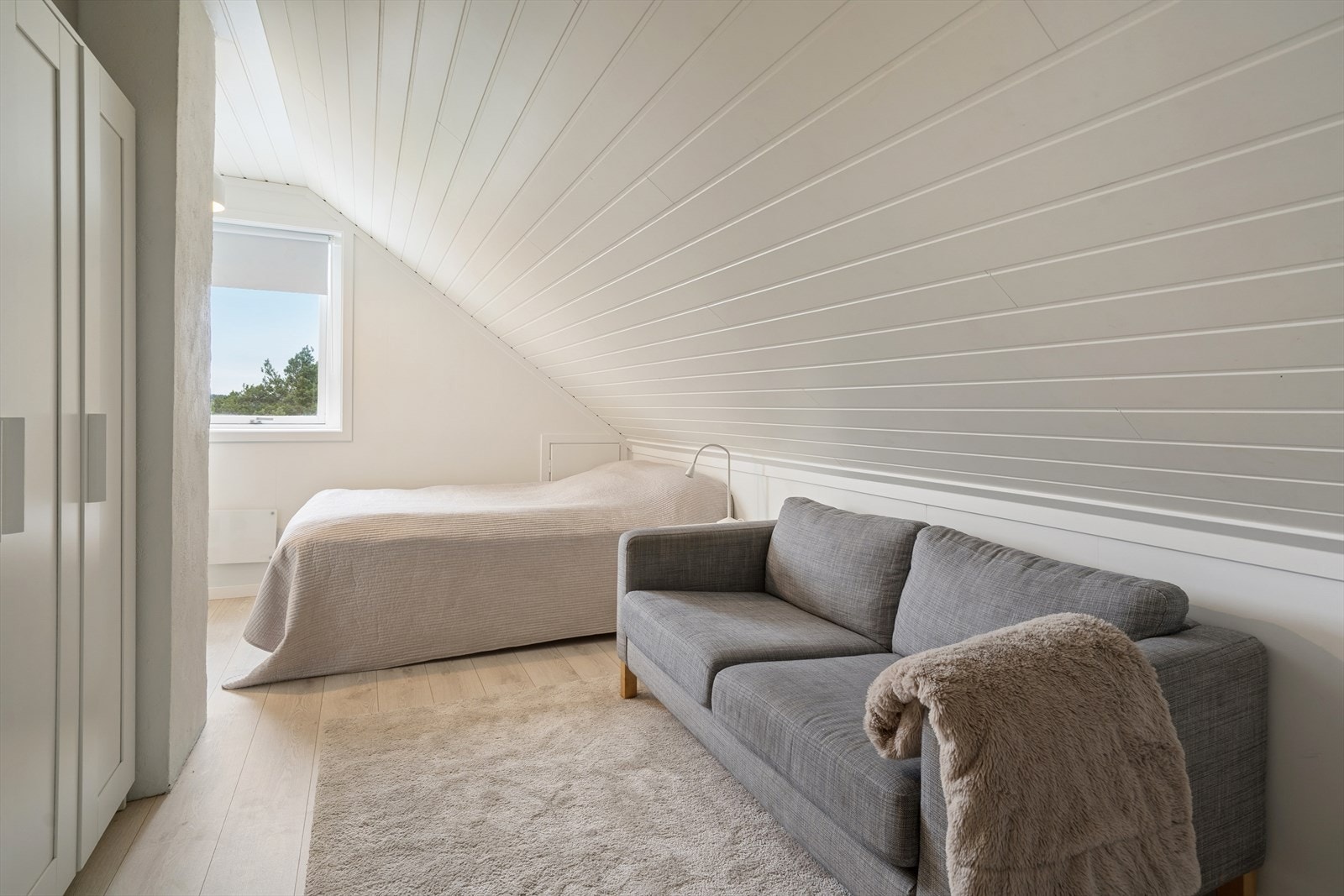 Alle tre rommene har plass til seng, nattbord og eventuelt skrivebord eller annen ønsket innredning. Galleribilde