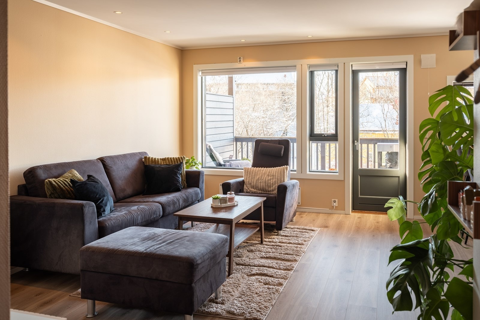 Velkommen til Bratsbergvegen 36E - en romslig og innbydende 3-romsleilighet på 61m². Foto: Eivind Mølnå Galleribilde