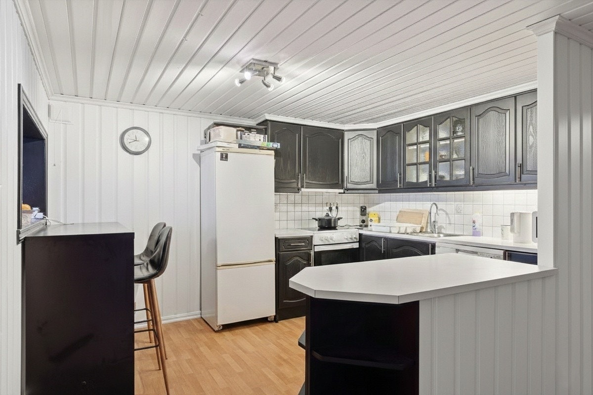 Kjøkken med hvitevarer Galleribilde