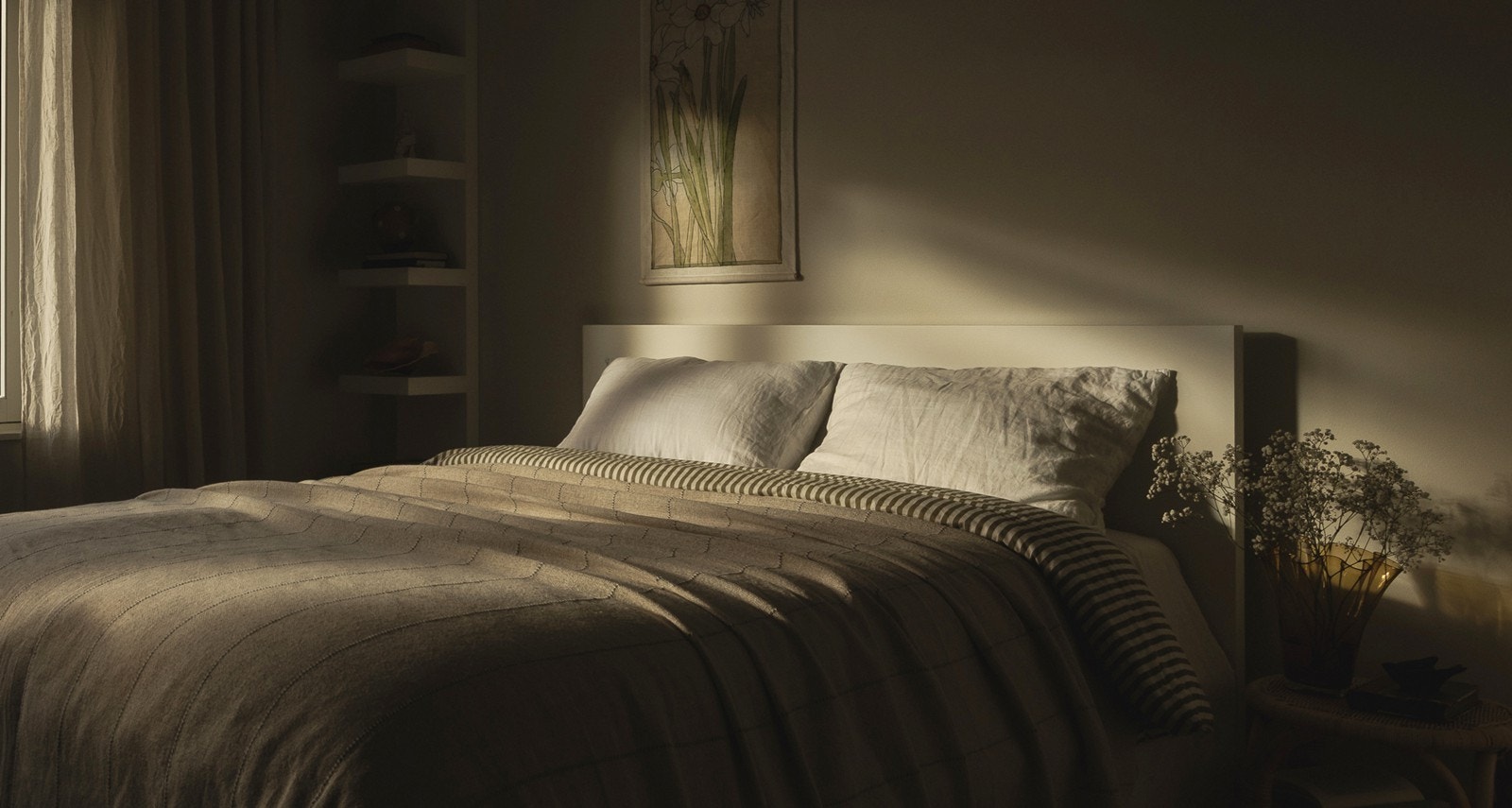 Soverom 2 av 4: Stort soverom med god plass til dobbeltseng. Galleribilde