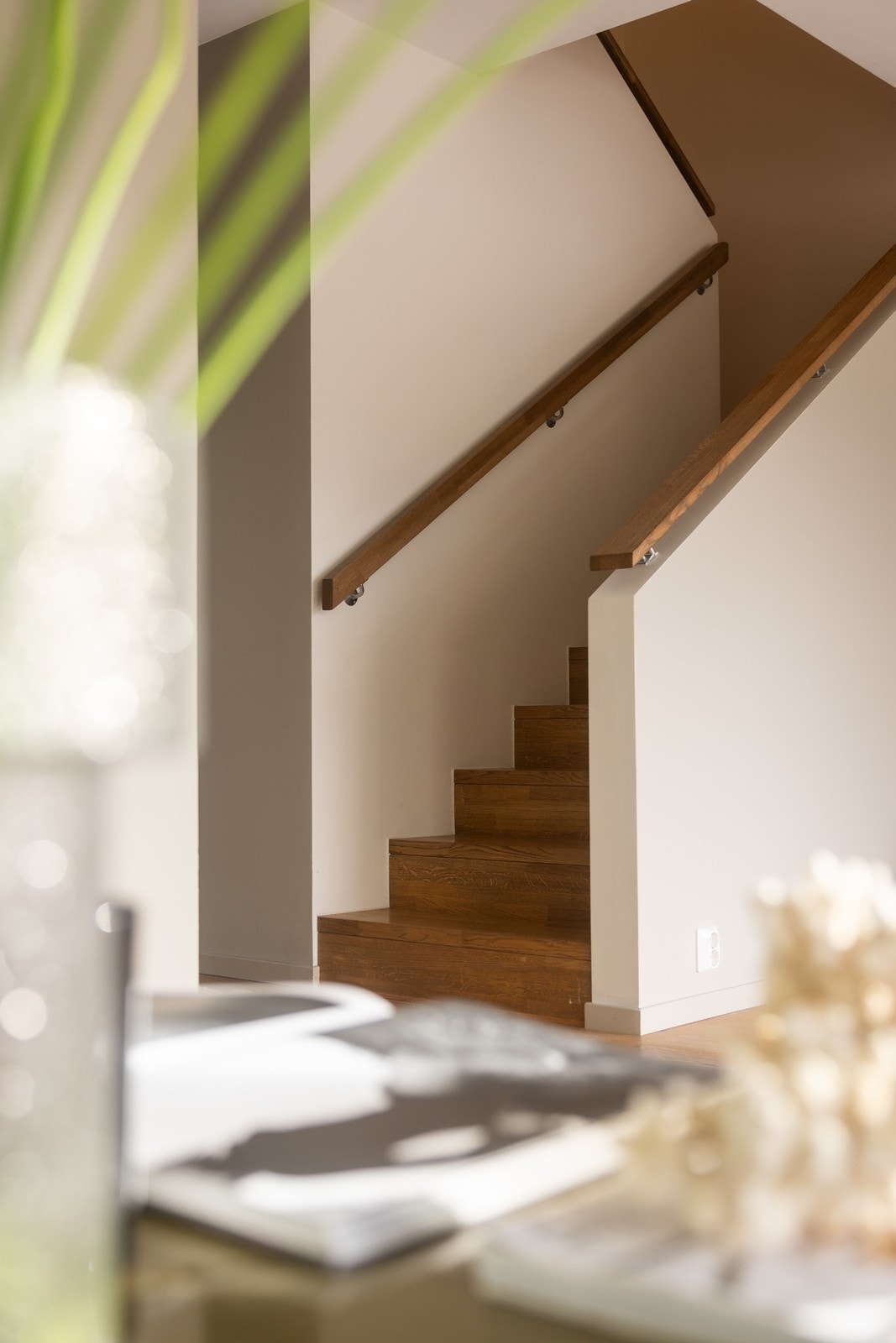 Trapp i heltre eik med lukkede trinn. Galleribilde