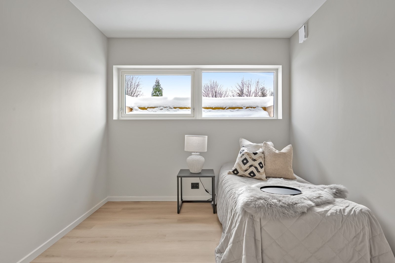 Soverom 1 i kjelleren. Det foreligger ferdigattest fra 2026 for bruksendring til soverom. Galleribilde