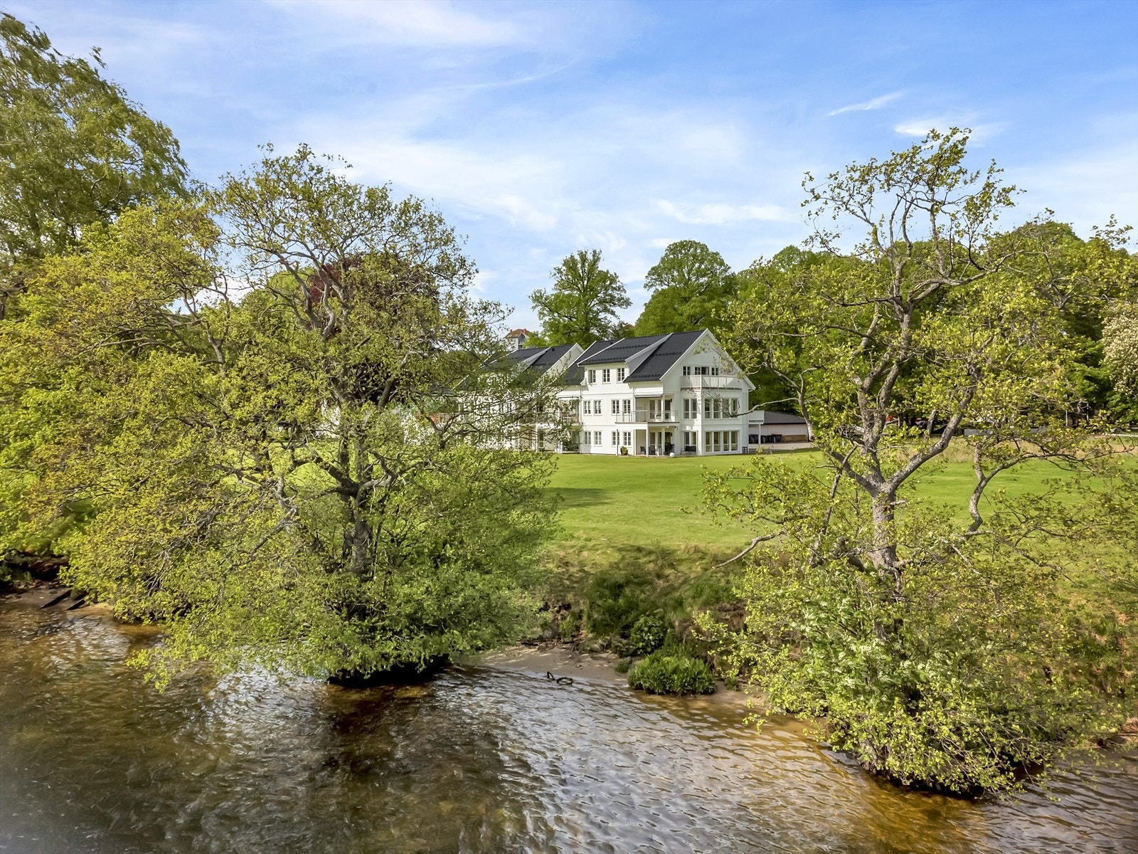 Leilighetene har en fantastisk beliggenhet på Tangen, langs Nidelva. Galleribilde