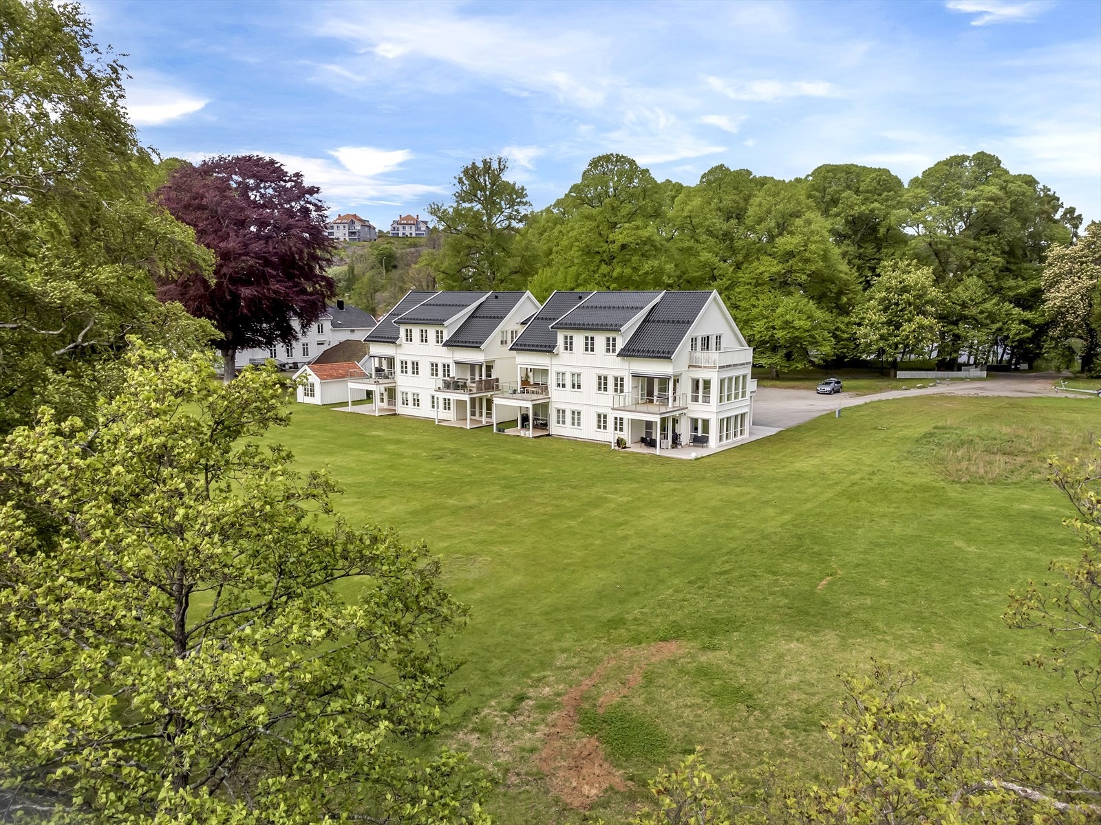 Grøntarealet foran byggene har ikke noen planlagt utbygging. Galleribilde