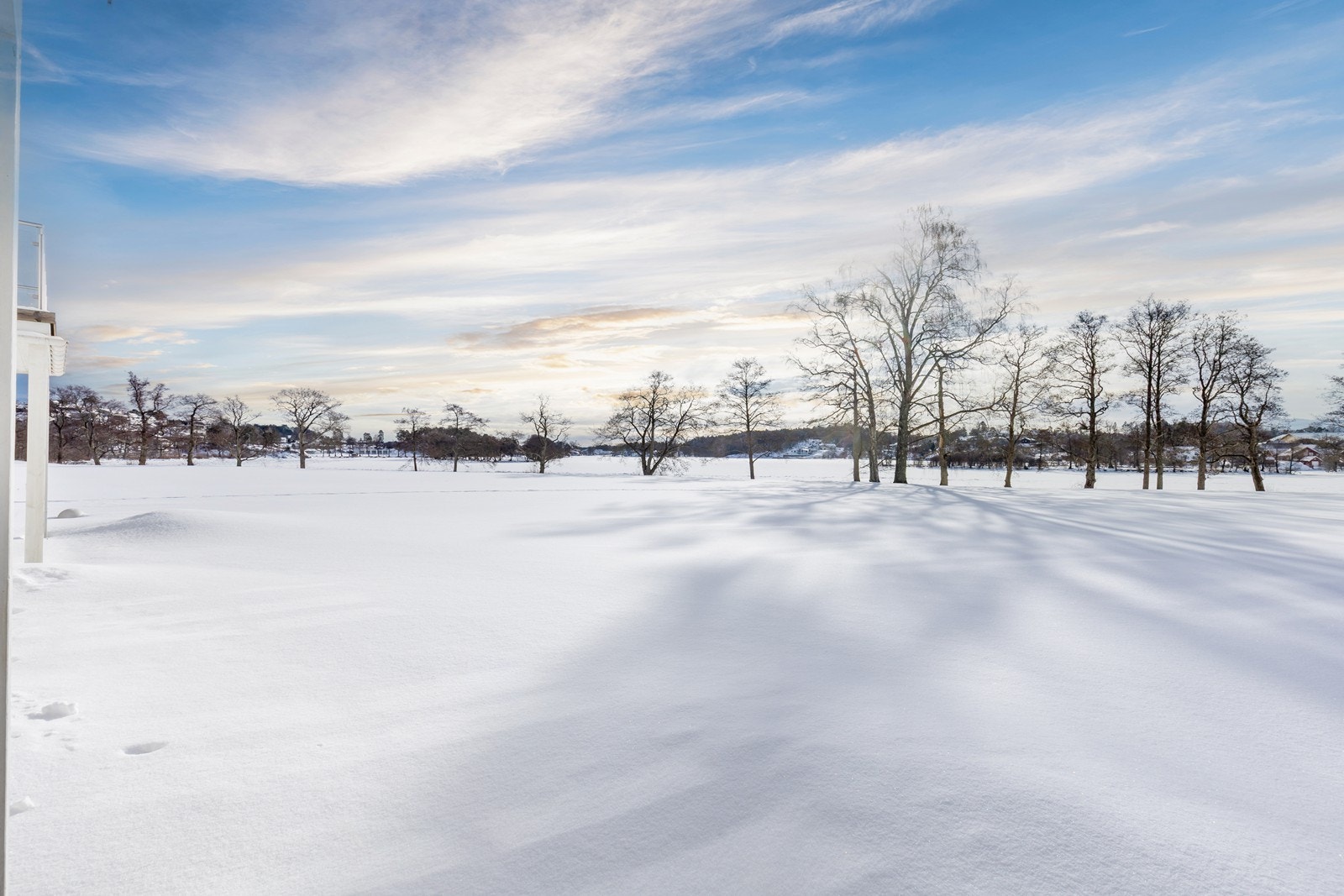 Tangen er et flott sted for å nyte fine sommerdager med umiddelbar nærhet til rekrasjonsområder, badestrender og volleyballbane Galleribilde
