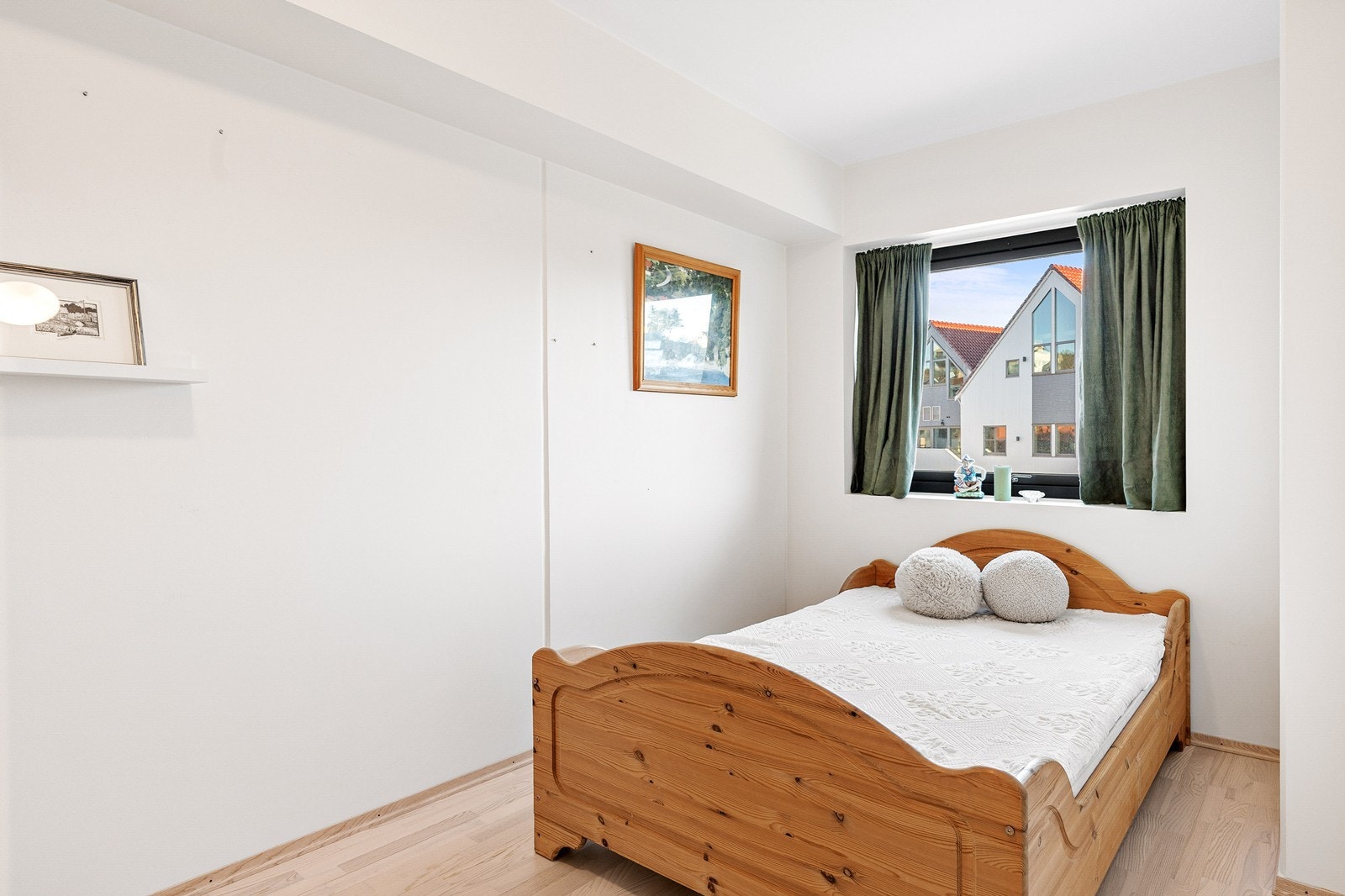 Har du ikke behov for to soverom kan det ene brukes osm gjesterom, hobbyrom eller kontor. Galleribilde